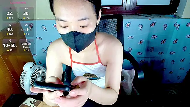 Snapshot of __Saphia__ chatting on May 17, 2026, 3:34 pm Saphia online show from May 17, 2026, 3:34 pm