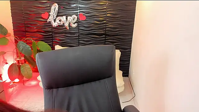 Snapshot of sofia_44 chatting on October 8, 2025, 1:23 pm sofia 44 online show from October 8, 2025, 1:23 pm