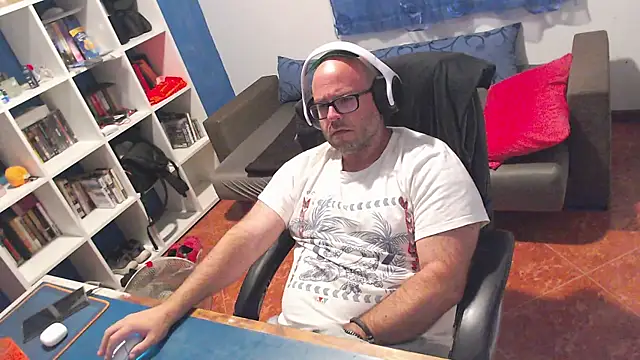 ravingr4d4 online show from June 18, 2026, 10:59 pm