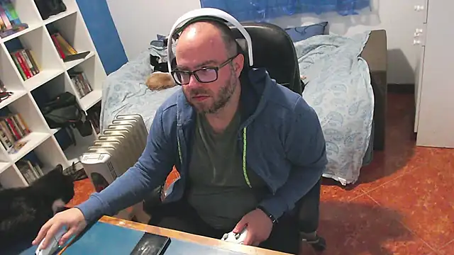 ravingr4d4 online show from February 11, 2026, 10:20 pm