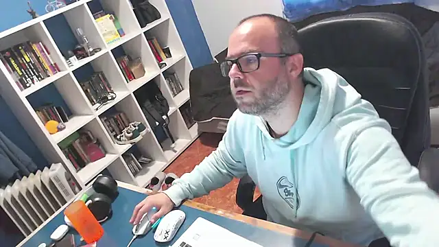 ravingr4d4 online show from November 12, 2025, 11:14 am