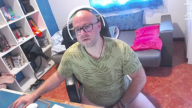 Snapshot of ravingr4d4 chatting on May 21, 2026, 10:34 am ravingr4d4 online show from May 21, 2026, 10:34 am