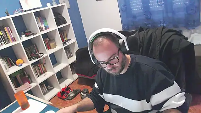 ravingr4d4 online show from November 24, 2025, 2:28 pm