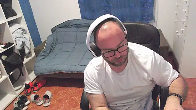 Snapshot of ravingr4d4 chatting on May 14, 2026, 9:01 pm ravingr4d4 online show from May 14, 2026, 9:01 pm