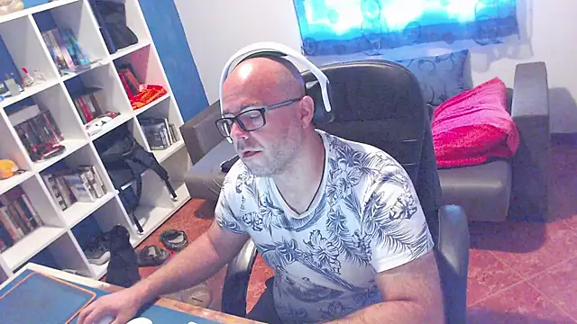 ravingr4d4 online show from June 15, 2026, 10:26 am
