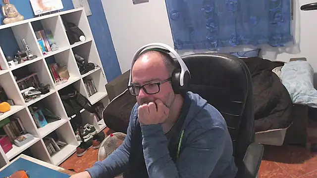 ravingr4d4 online show from November 5, 2025, 9:51 pm