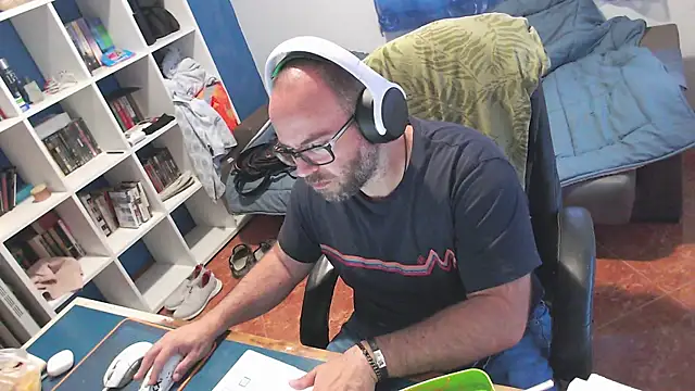 Snapshot of ravingr4d4 chatting on May 18, 2026, 1:27 pm ravingr4d4 online show from May 18, 2026, 1:27 pm
