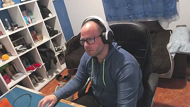 ravingr4d4 online show from November 3, 2025, 10:35 pm