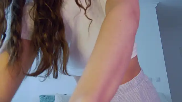 LilyRoselyn online show from October 10, 2025, 1:01 pm