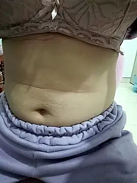 Snapshot of SweetGirl2k2 chatting on March 18, 2025, 2:40 am SweetGirl2k2 online show from March 18, 2025, 2:40 am