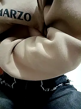 Snapshot of SweetGirl2k2 chatting on March 9, 2025, 11:35 pm SweetGirl2k2 online show from March 9, 2025, 11:35 pm