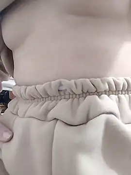 Snapshot of SweetGirl2k2 chatting on February 18, 2025, 12:17 pm SweetGirl2k2 online show from February 18, 2025, 12:17 pm