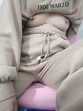 Snapshot of SweetGirl2k2 chatting on February 14, 2025, 9:10 pm SweetGirl2k2 online show from February 14, 2025, 9:10 pm