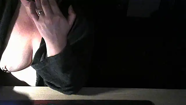 Silvia2277 online show from December 18, 2025, 8:34 pm