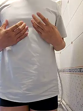 Snapshot of john_ng654321 chatting on October 19, 2025, 7:55 am john ng654321 online show from October 19, 2025, 7:55 am