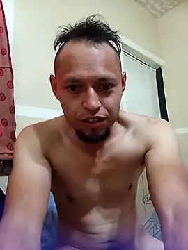 Snapshot of Heriy69 chatting on December 20, 2025, 6:33 pm Heriy69 online show from December 20, 2025, 6:33 pm