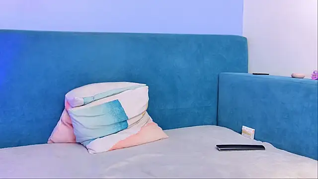 Snapshot of moon_cake chatting on April 1, 2026, 1:41 pm moon cake online show from April 1, 2026, 1:41 pm