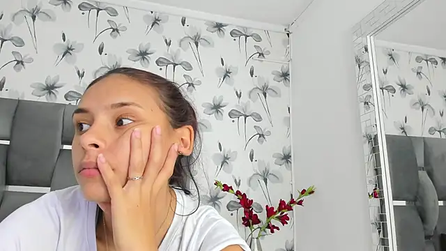 Ehotloveaxxx online show from October 21, 2025, 5:45 pm