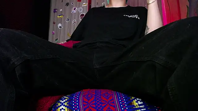 zacwatson  online show from October 6, 2025, 3:19 am