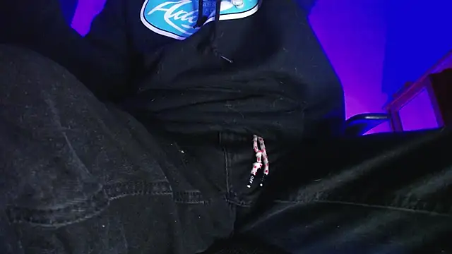 Snapshot of zacwatson_ chatting on December 22, 2025, 1:39 am zacwatson online show from December 22, 2025, 1:39 am