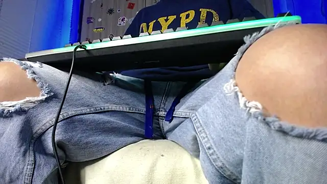 zacwatson  online show from February 17, 2025, 9:56 am