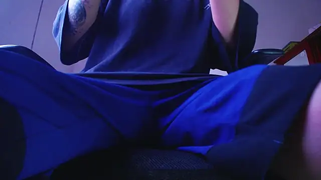 Snapshot of zacwatson_ chatting on January 5, 2026, 10:13 pm zacwatson online show from January 5, 2026, 10:13 pm