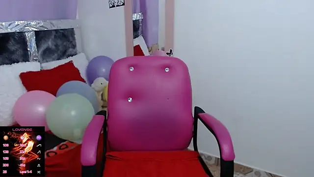 Snapshot of CristialJones_ chatting on March 18, 2025, 5:33 pm CristialJones online show from March 18, 2025, 5:33 pm