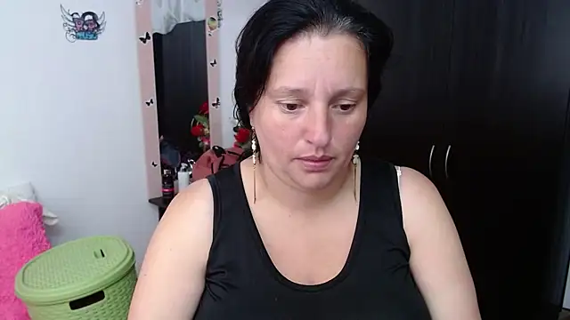 Snapshot of CristialJones_ chatting on October 8, 2025, 1:56 pm CristialJones online show from October 8, 2025, 1:56 pm