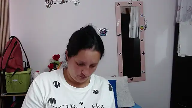 Snapshot of CristialJones_ chatting on September 23, 2025, 2:02 pm CristialJones online show from September 23, 2025, 2:02 pm