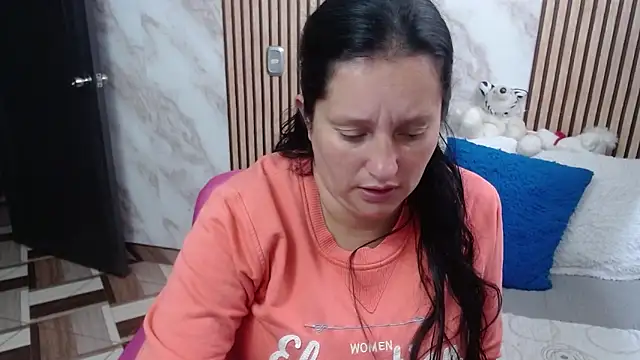 Snapshot of CristialJones_ chatting on September 10, 2025, 1:32 pm CristialJones online show from September 10, 2025, 1:32 pm