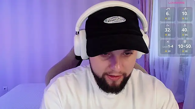 ChillyXO online show from November 12, 2025, 8:40 am