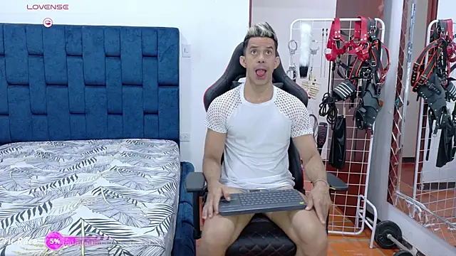 JoseRumbero26 online show from November 9, 2025, 12:20 pm