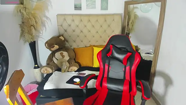 helena copper  online show from January 18, 2026, 12:25 am