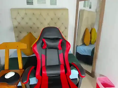 Snapshot of helena_copper_ chatting on April 2, 2026, 3:13 am helena copper online show from April 2, 2026, 3:13 am