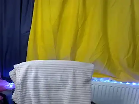 wLESLYMOSw online show from December 4, 2024, 3:15 pm