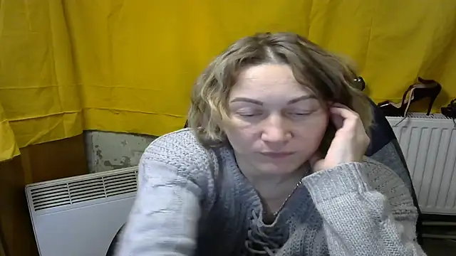 wLESLYMOSw online show from February 12, 2025, 3:27 pm