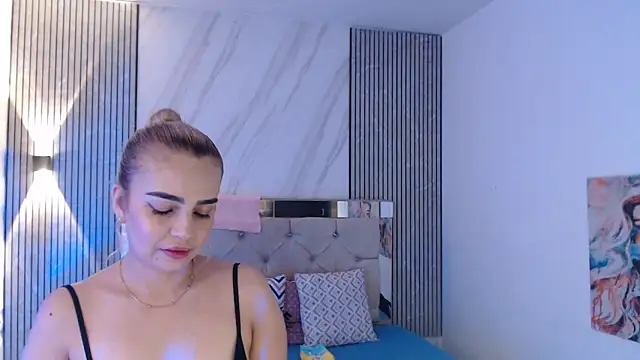 ashley  tylor online show from April 15, 2026, 3:01 am