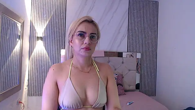 Snapshot of ashley__tylor chatting on February 21, 2026, 2:13 am ashley tylor online show from February 21, 2026, 2:13 am