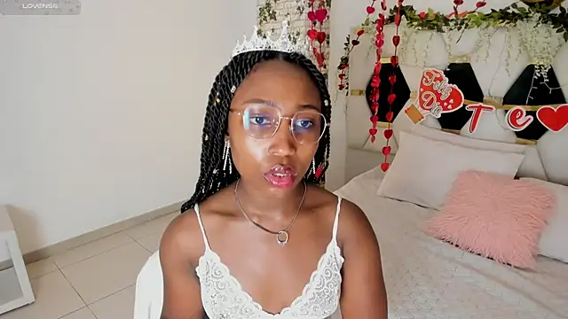 Snapshot of EmmaSanzz_ chatting on February 18, 2025, 11:44 am EmmaSanzz online show from February 18, 2025, 11:44 am