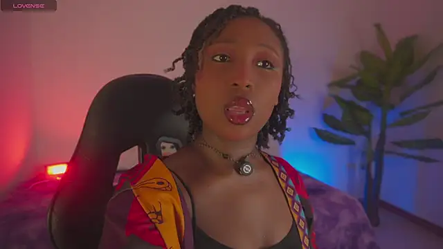 Snapshot of EmmaSanzz_ chatting on February 10, 2026, 10:03 am EmmaSanzz online show from February 10, 2026, 10:03 am