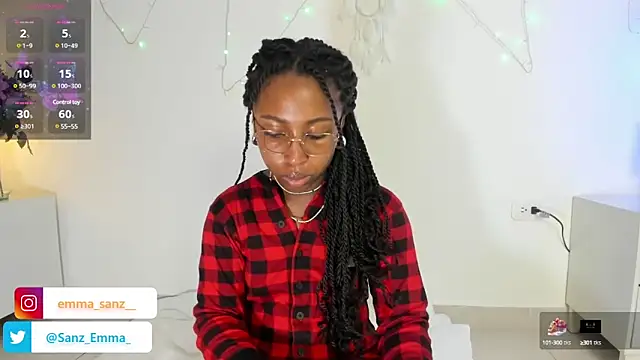 Snapshot of EmmaSanzz_ chatting on March 10, 2025, 9:23 am EmmaSanzz online show from March 10, 2025, 9:23 am