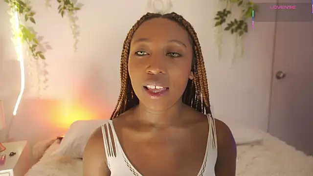 Snapshot of EmmaSanzz_ chatting on December 15, 2025, 11:27 am EmmaSanzz online show from December 15, 2025, 11:27 am