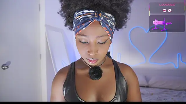 Snapshot of EmmaSanzz_ chatting on January 7, 2026, 11:04 am EmmaSanzz online show from January 7, 2026, 11:04 am