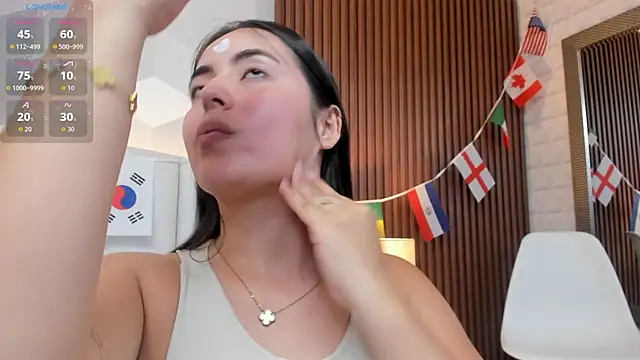 Julietasantos   online show from July 6, 2026, 6:32 pm