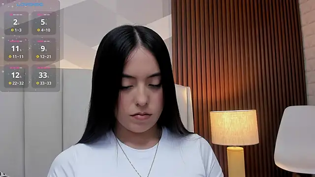 Julietasantos   online show from April 8, 2026, 6:31 pm