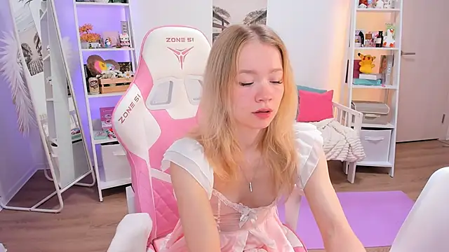 Snapshot of Lily_Young chatting on February 7, 2025, 3:45 am Lily Young online show from February 7, 2025, 3:45 am