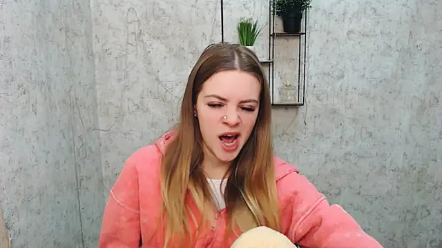 Snapshot of AliceFlirtt_ chatting on February 24, 2025, 8:27 am AliceFlirtt online show from February 24, 2025, 8:27 am
