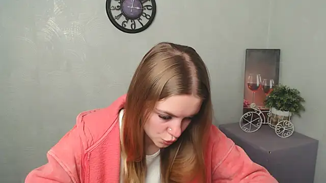 Snapshot of AliceFlirtt_ chatting on February 26, 2025, 1:43 pm AliceFlirtt online show from February 26, 2025, 1:43 pm