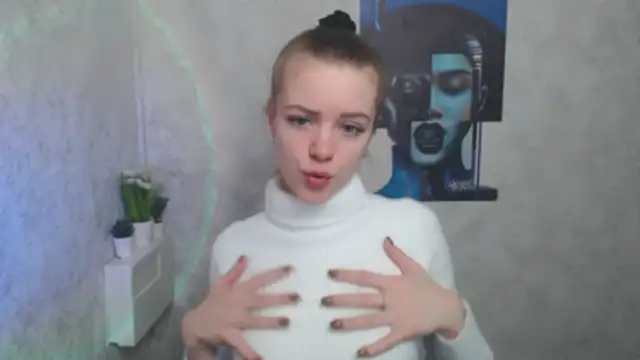 Snapshot of AliceFlirtt_ chatting on November 14, 2025, 11:03 am AliceFlirtt online show from November 14, 2025, 11:03 am