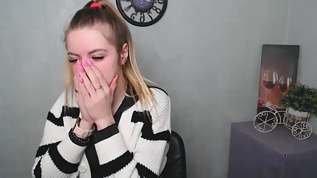 Snapshot of AliceFlirtt_ chatting on March 6, 2025, 11:36 am AliceFlirtt online show from March 6, 2025, 11:36 am